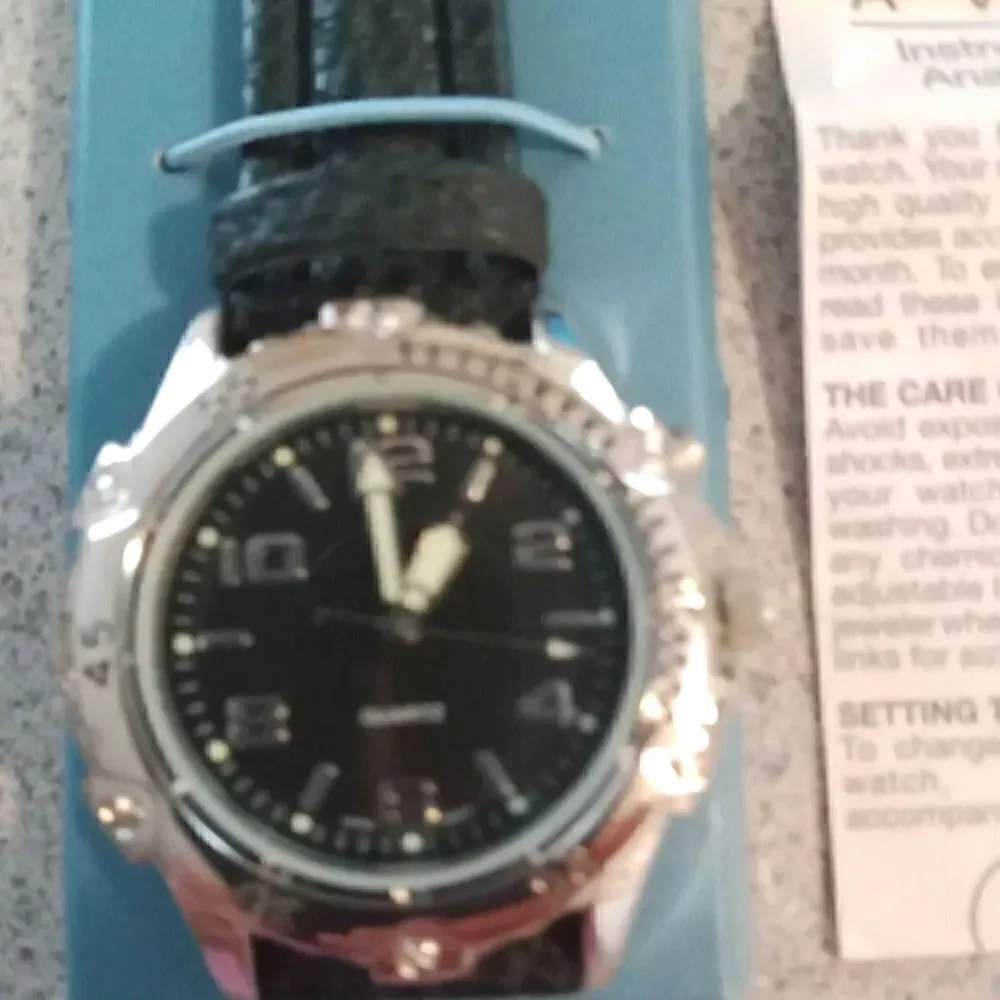 Avon Men's Casual Quartz Watch W/LED LIGHT Vintage